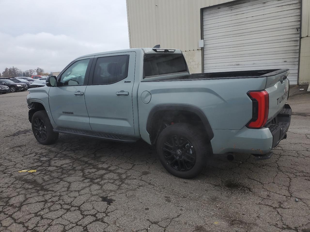 TOYOTA TUNDRA CREWMAX LIMITED