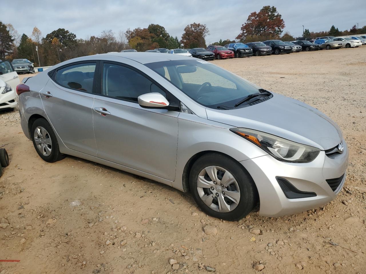 HYUNDAI ELANTRA SE