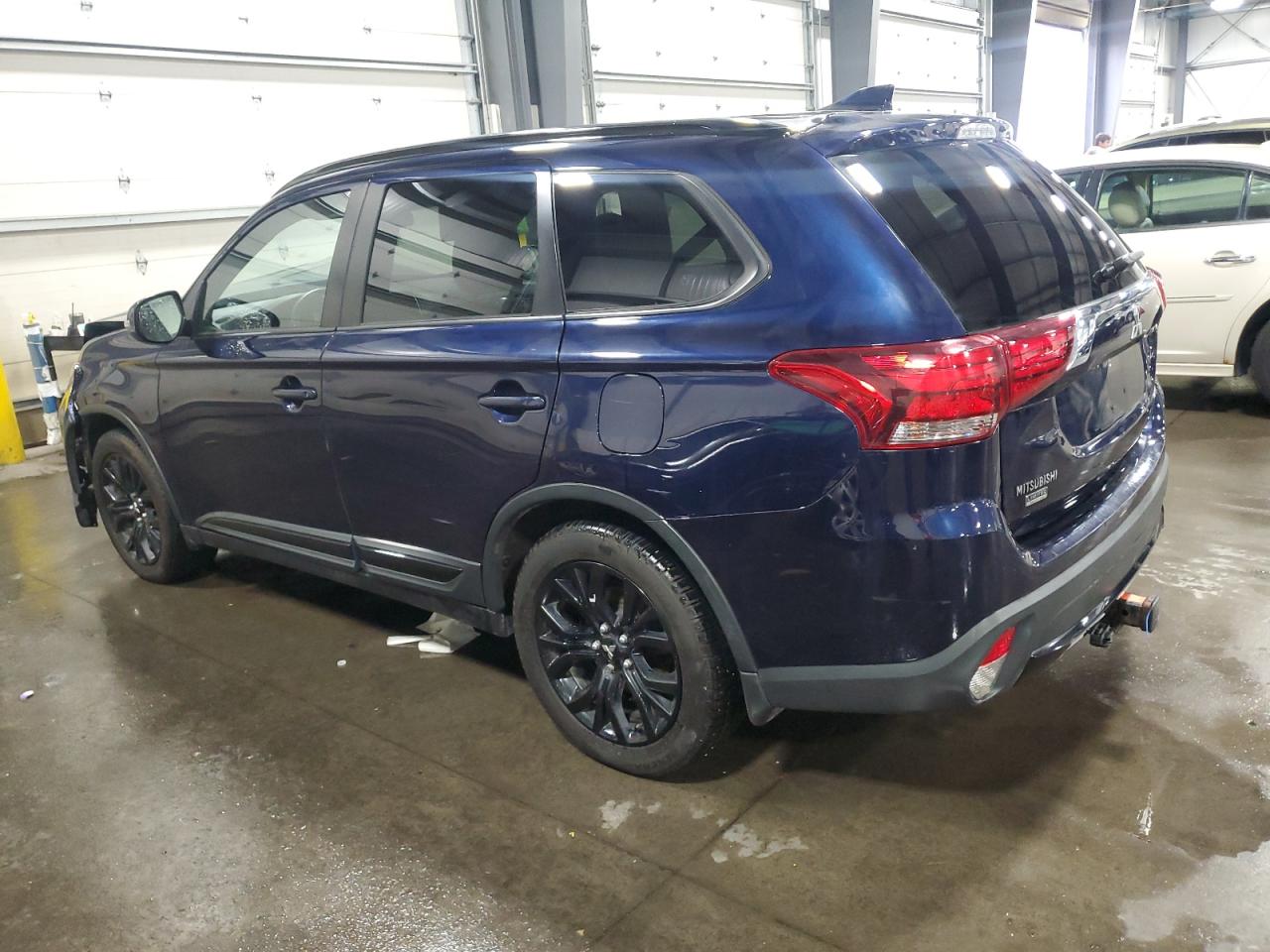 MITSUBISHI OUTLANDER SE