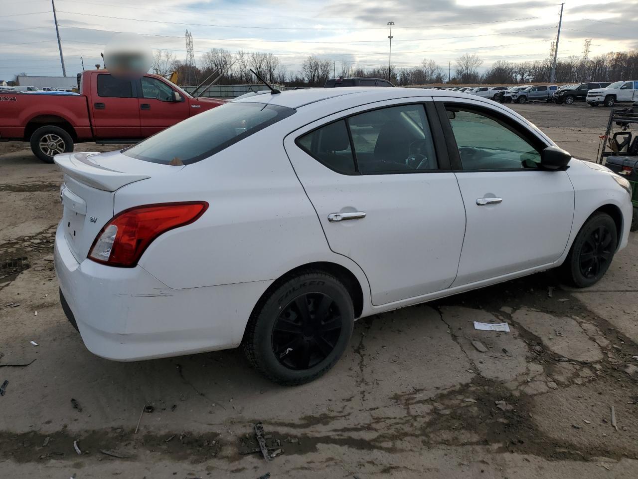 NISSAN VERSA S