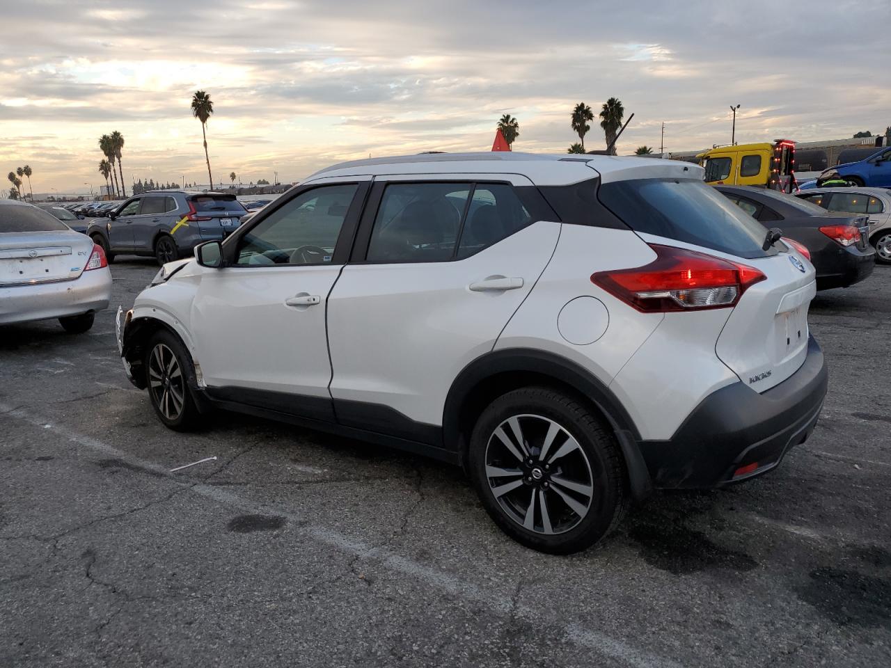 NISSAN KICKS S