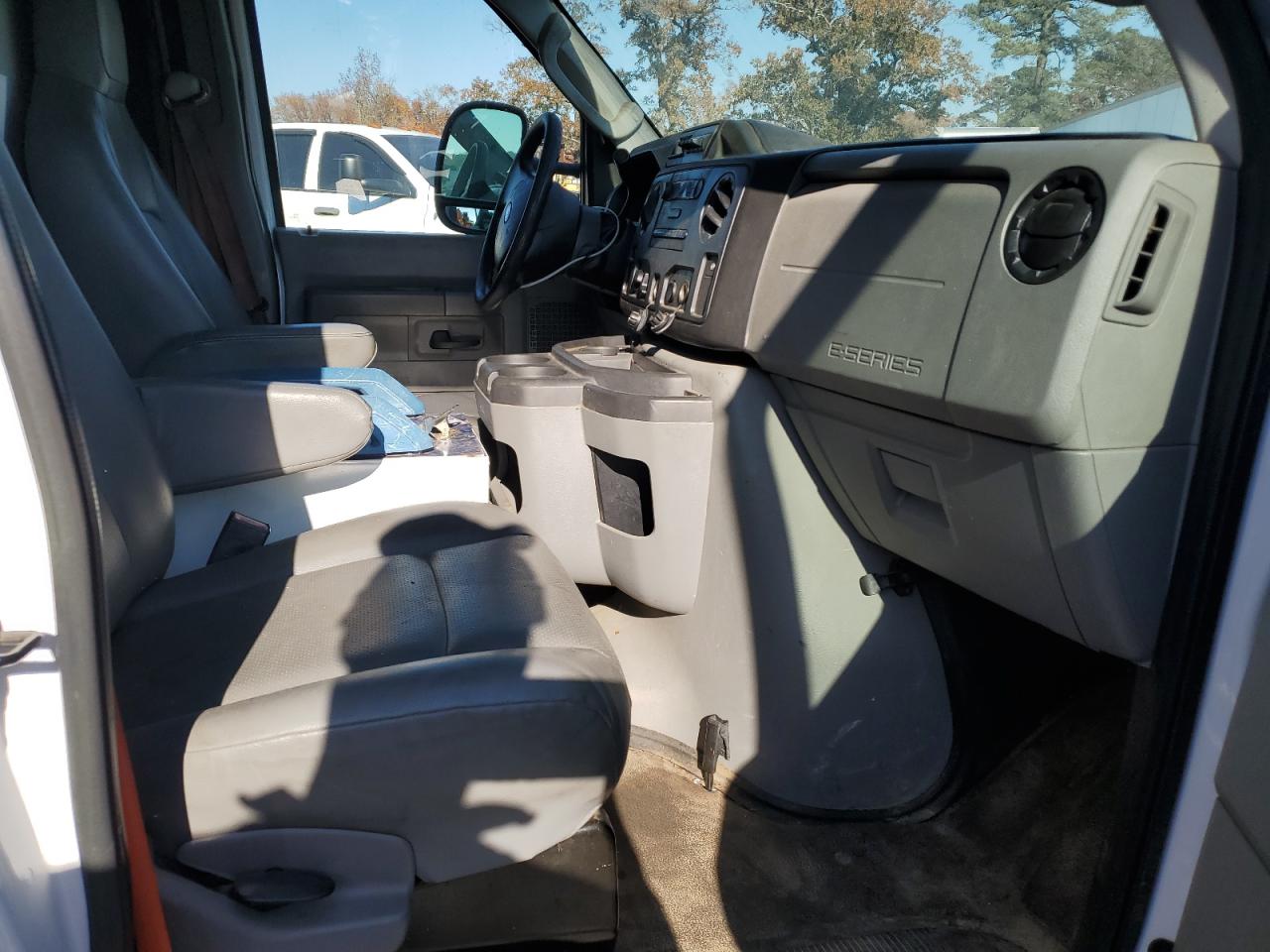 FORD ECONOLINE E450 SUPER DUTY CUTAWAY VAN