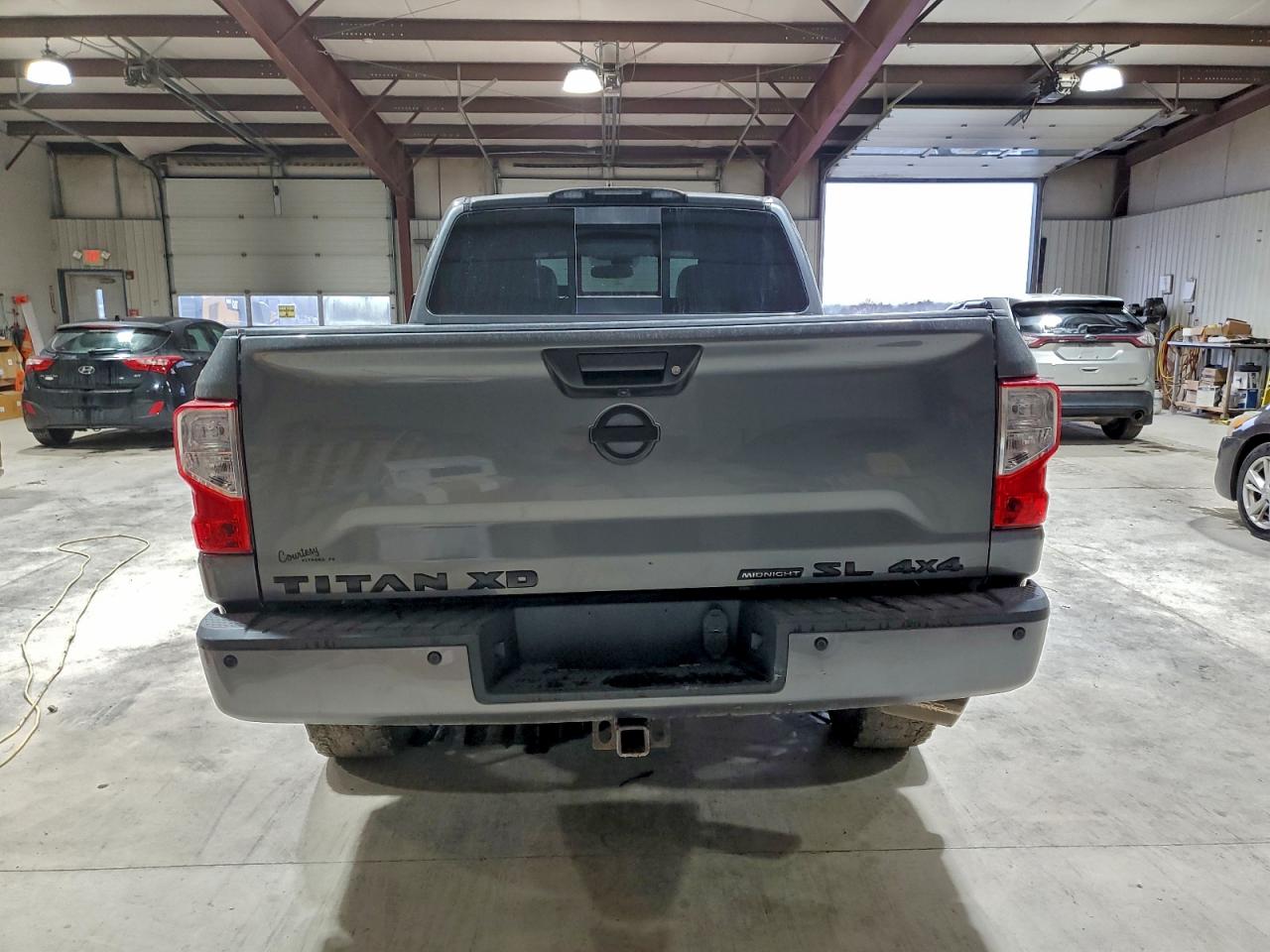NISSAN TITAN SL