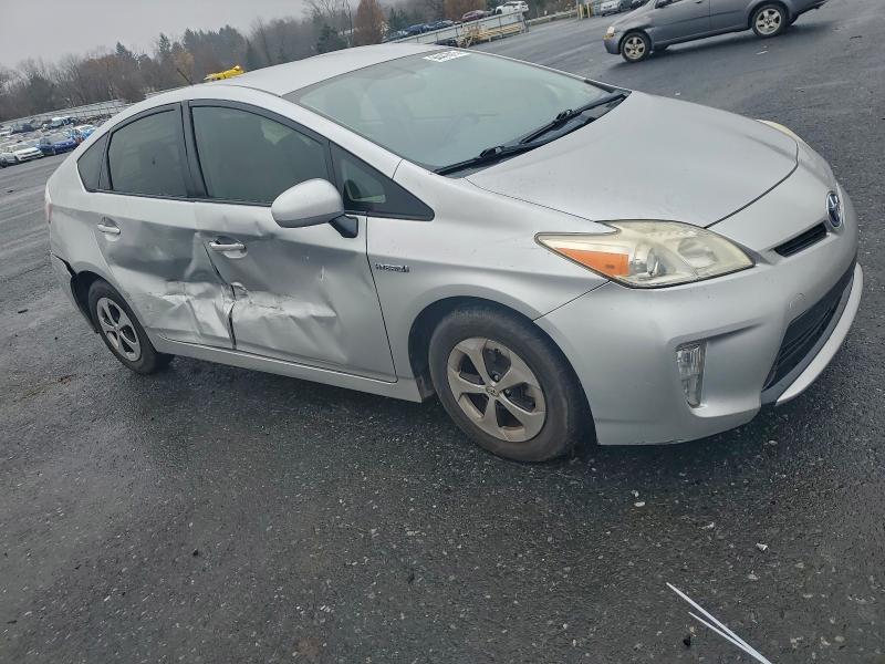 2013 TOYOTA PRIUS #3309547567