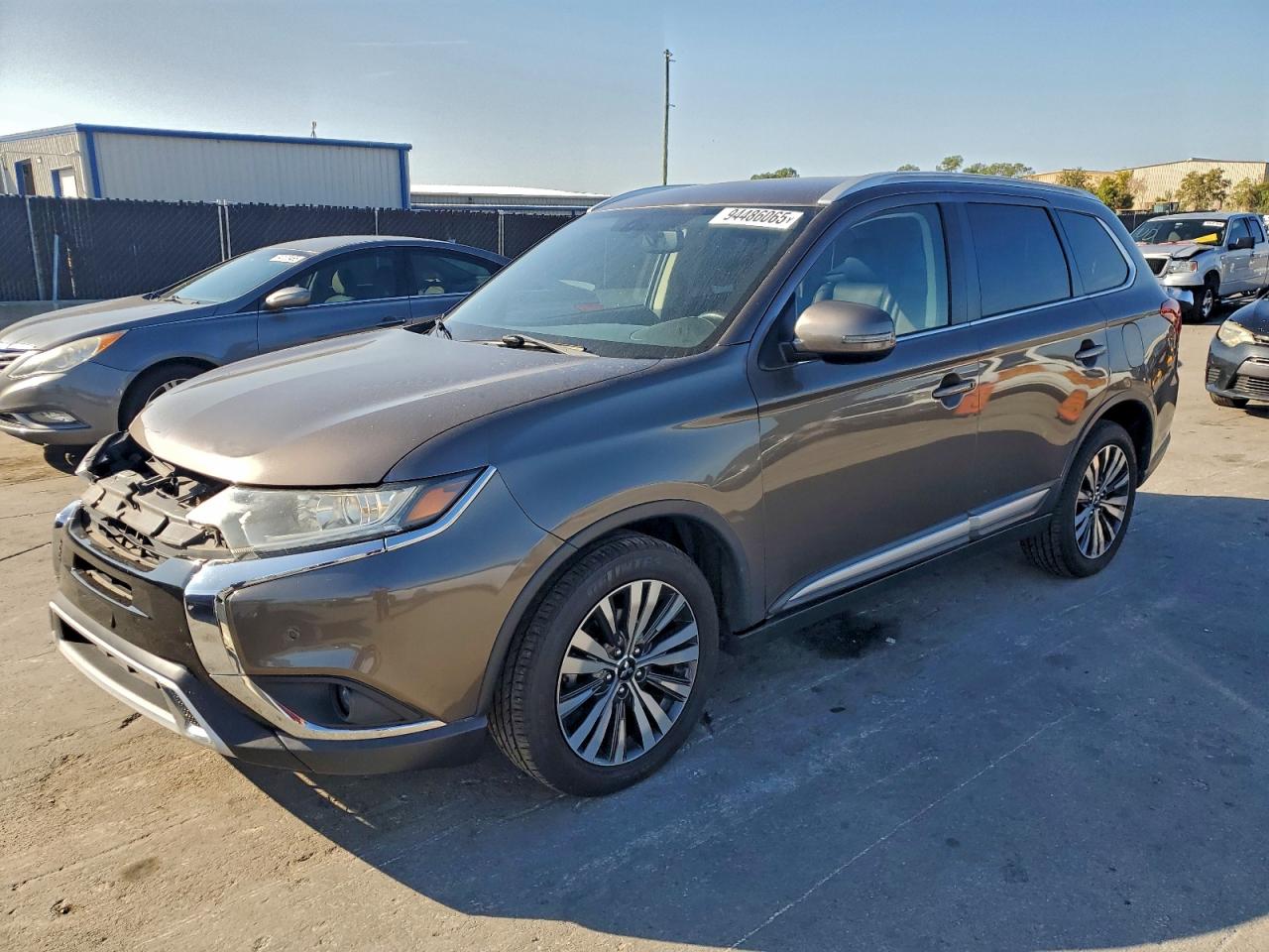 MITSUBISHI OUTLANDER SE