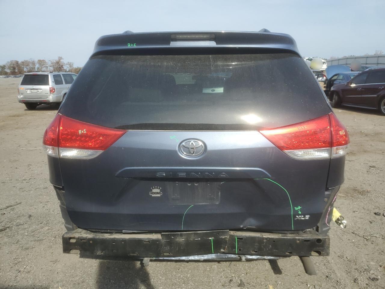 TOYOTA SIENNA XLE