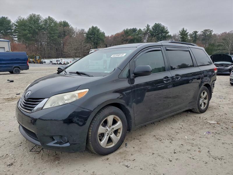 2014 TOYOTA SIENNA LE #3303726429