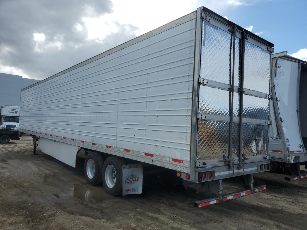 Lot #3302930615 2006 UTILITY VS2RA