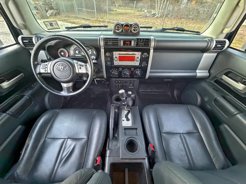 2013 TOYOTA FJ CRUISER #3296250406