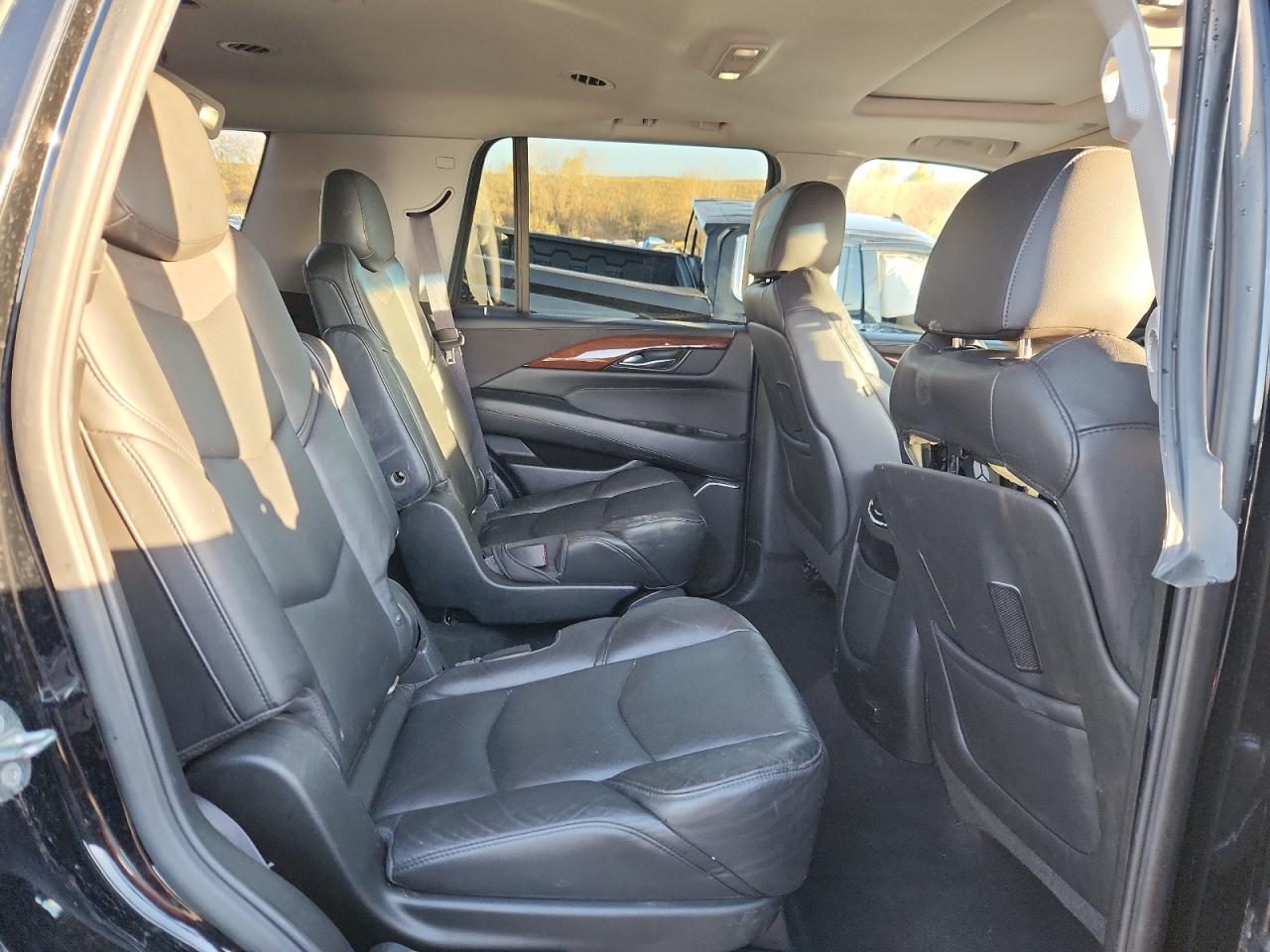 CADILLAC ESCALADE LUXURY