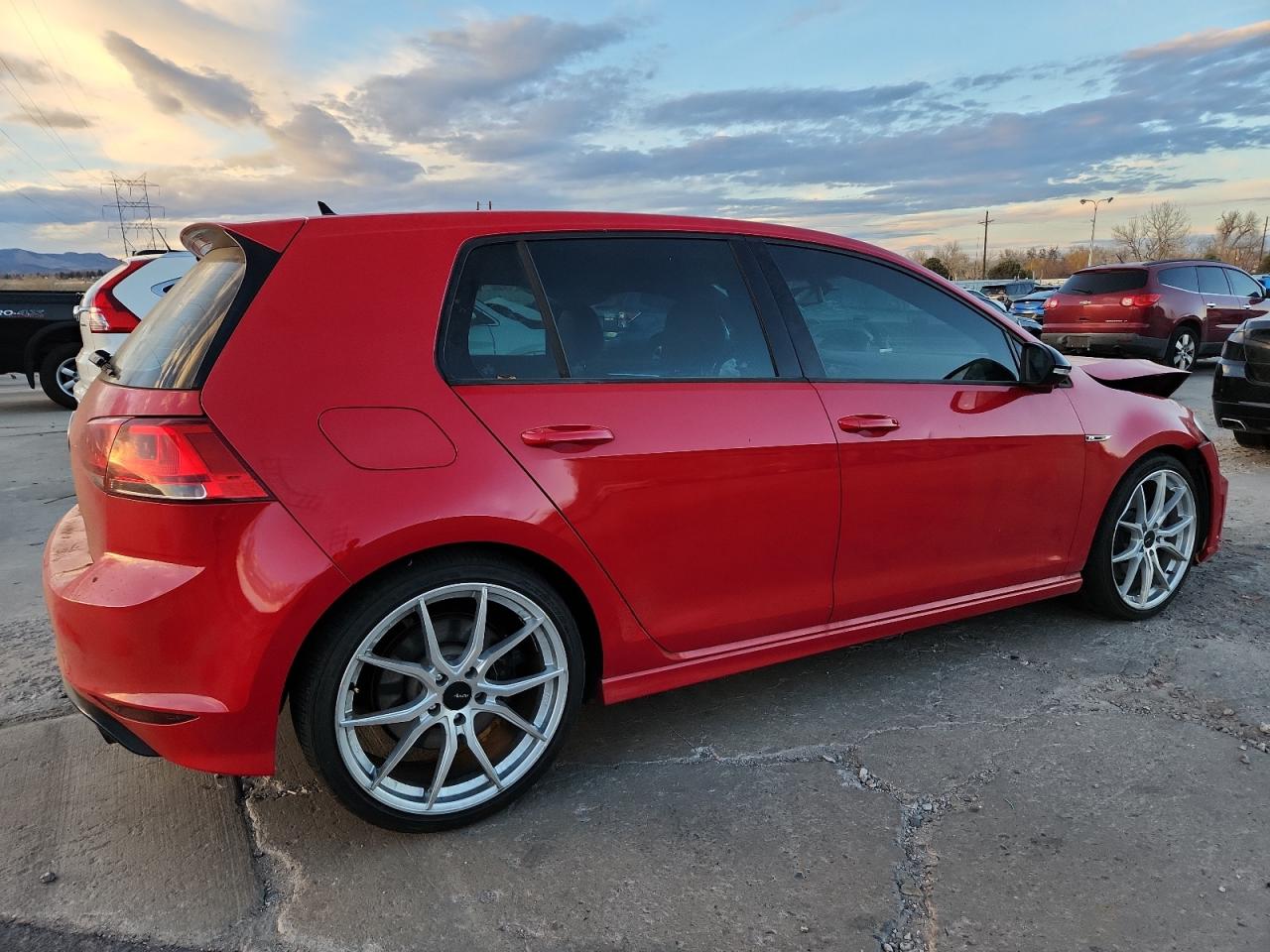 VOLKSWAGEN GOLF R