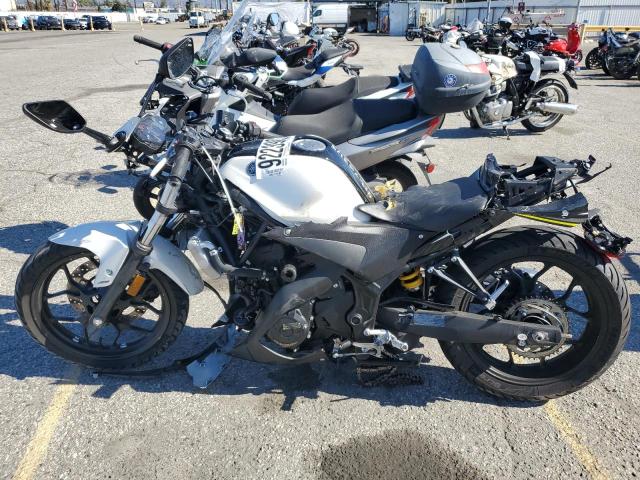 2017 YAMAHA YZFR3 A #3297223391