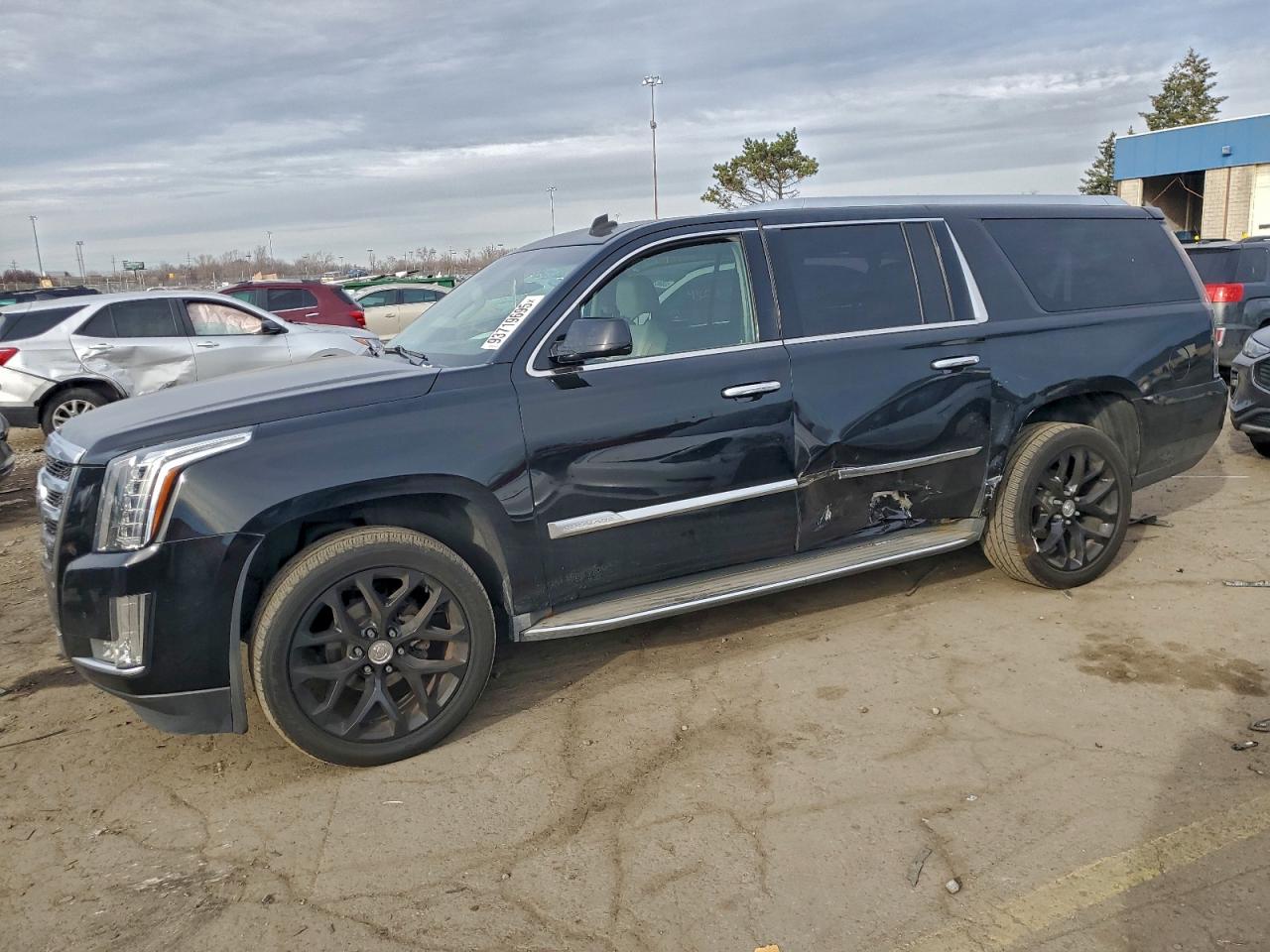 CADILLAC ESCALADE ESV LUXURY