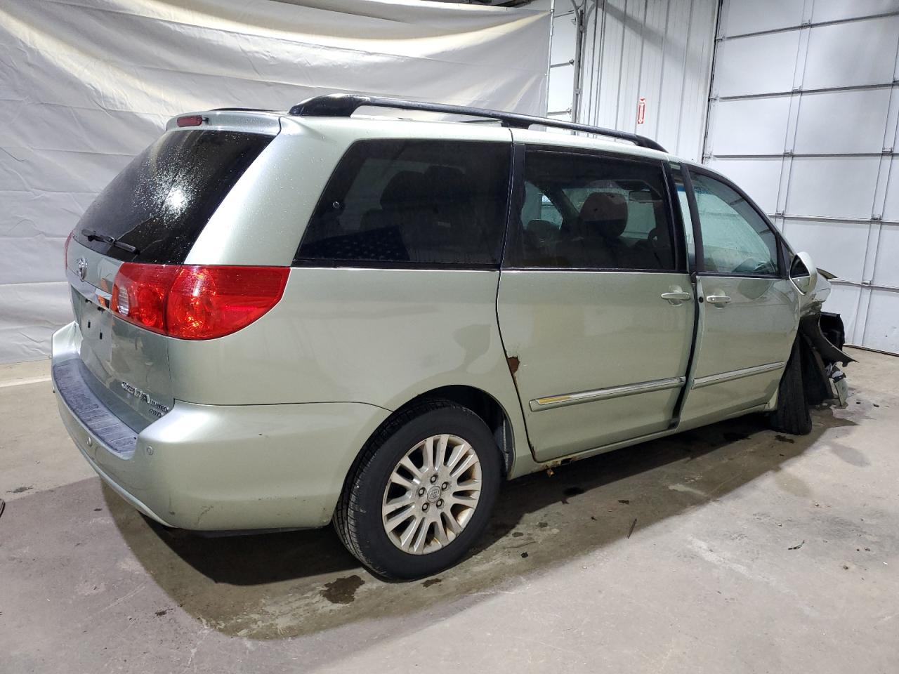 TOYOTA SIENNA XLE