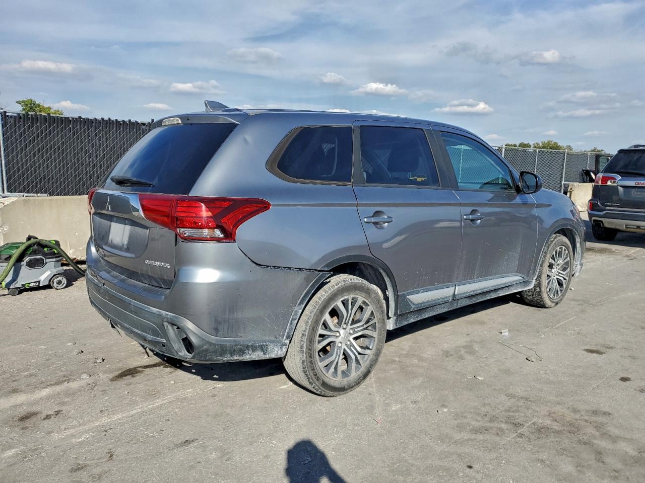 MITSUBISHI OUTLANDER ES