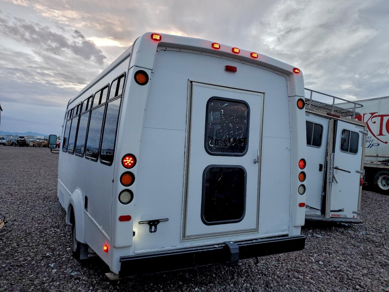 FORD ECONOLINE E450 SUPER DUTY CUTAWAY VAN