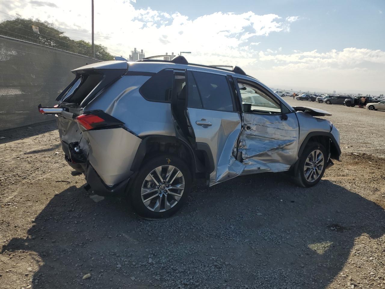 TOYOTA RAV4 XLE PREMIUM