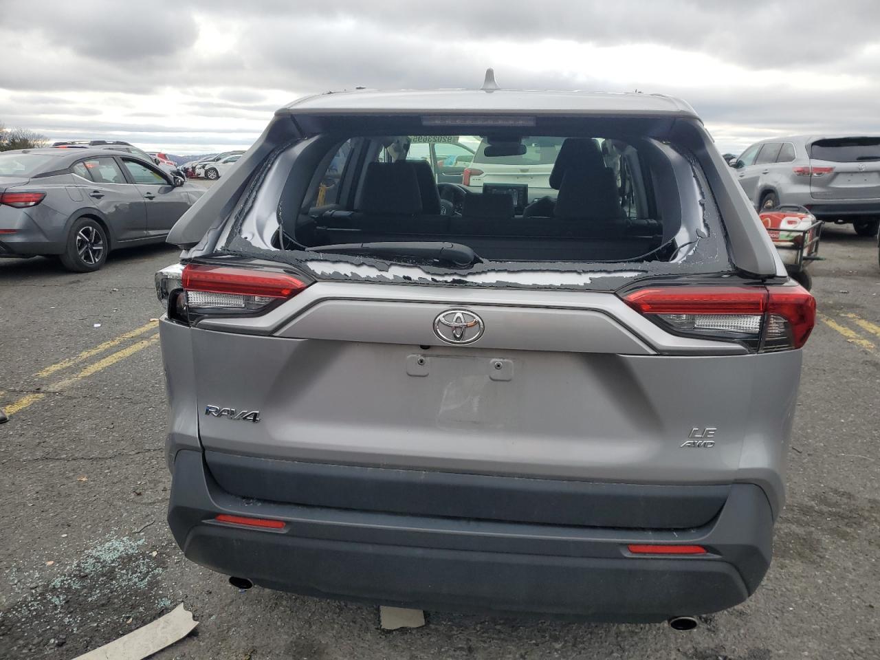 TOYOTA RAV4 LE
