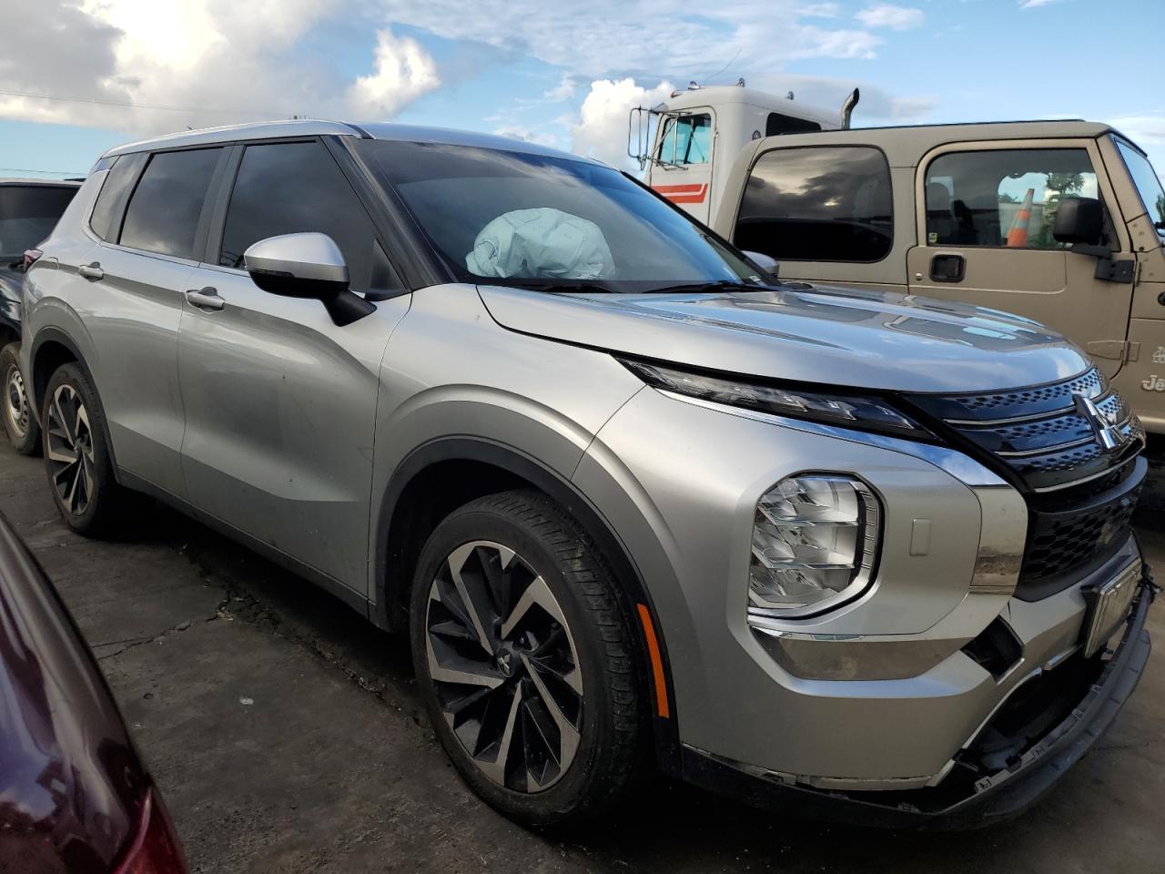 MITSUBISHI OUTLANDER ES