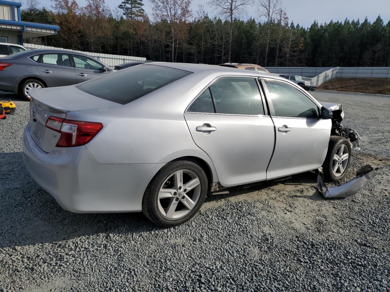 TOYOTA CAMRY BASE