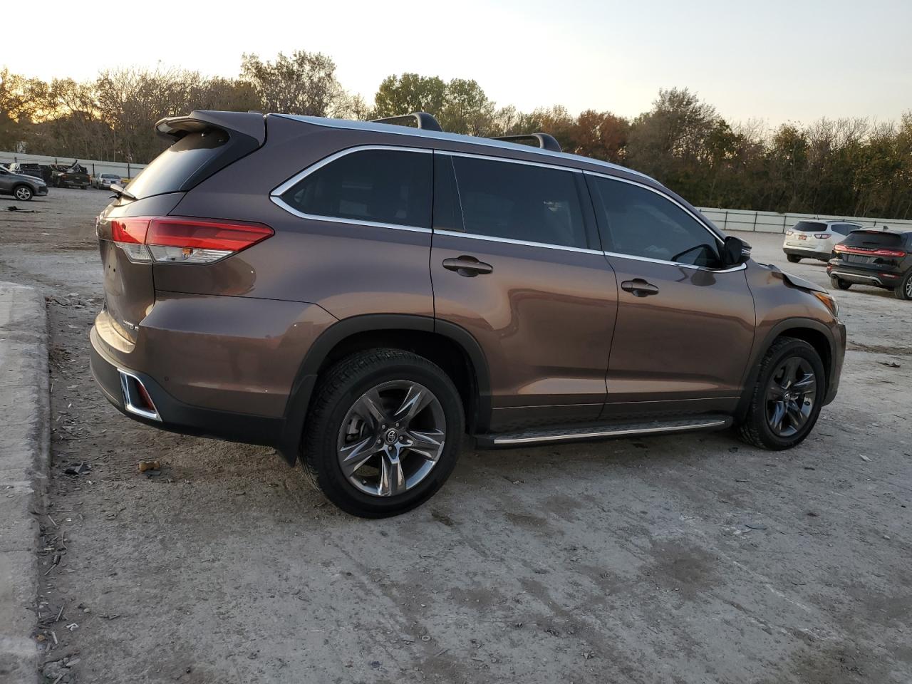 TOYOTA HIGHLANDER LIMITED