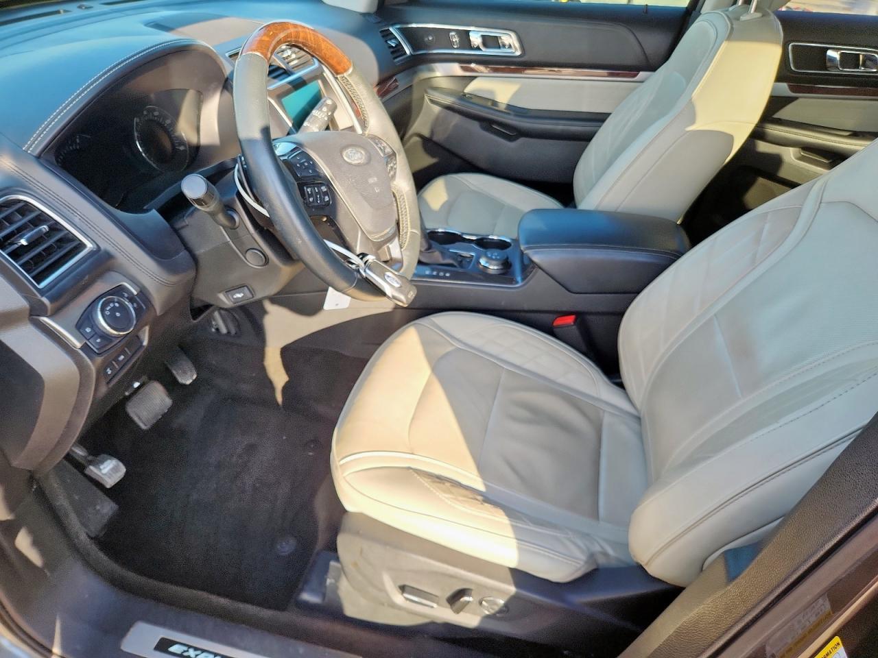 FORD EXPLORER PLATINUM