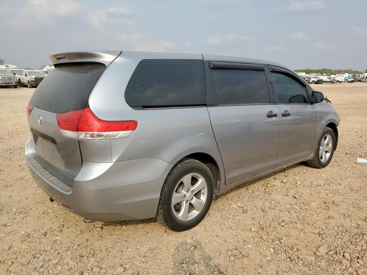 TOYOTA SIENNA BASE