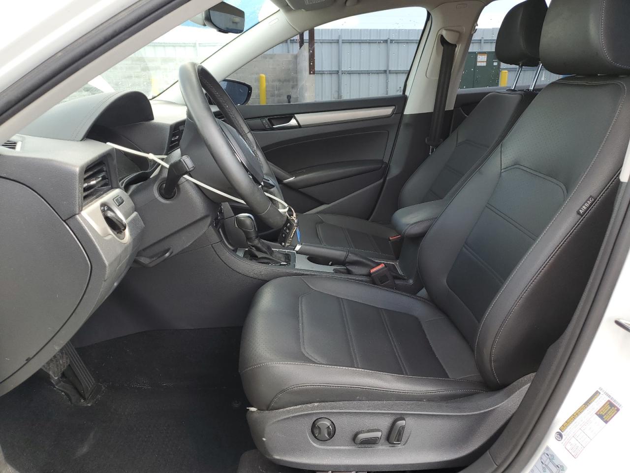 VOLKSWAGEN PASSAT SE