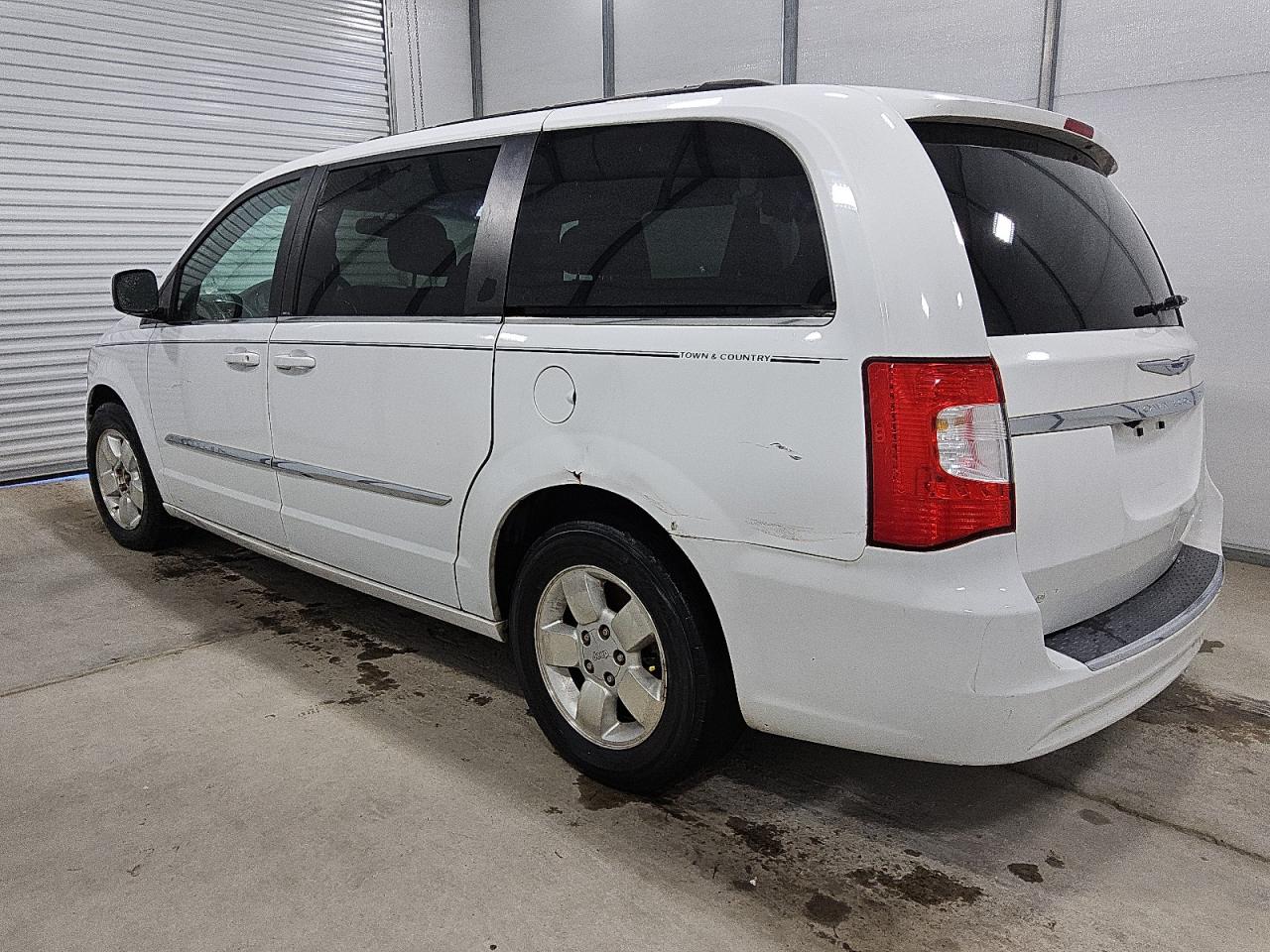 Lot #3310407005 2014 CHRYSLER TOWN & COU