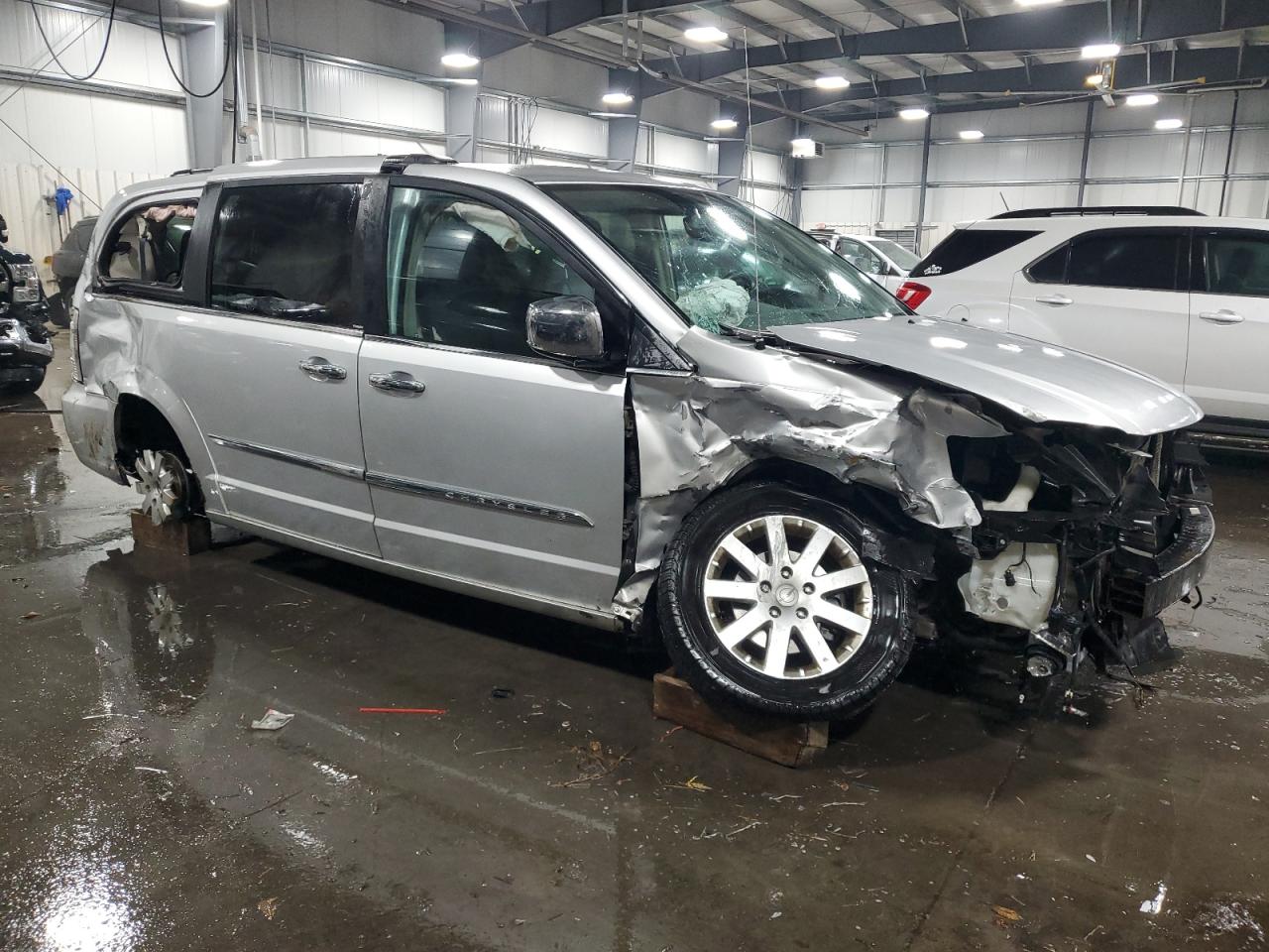 CHRYSLER TOWN & COUNTRY TOURING L