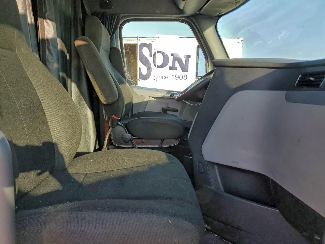 Lot #3317831240 2019 FREIGHTLINER CASCADIA 1