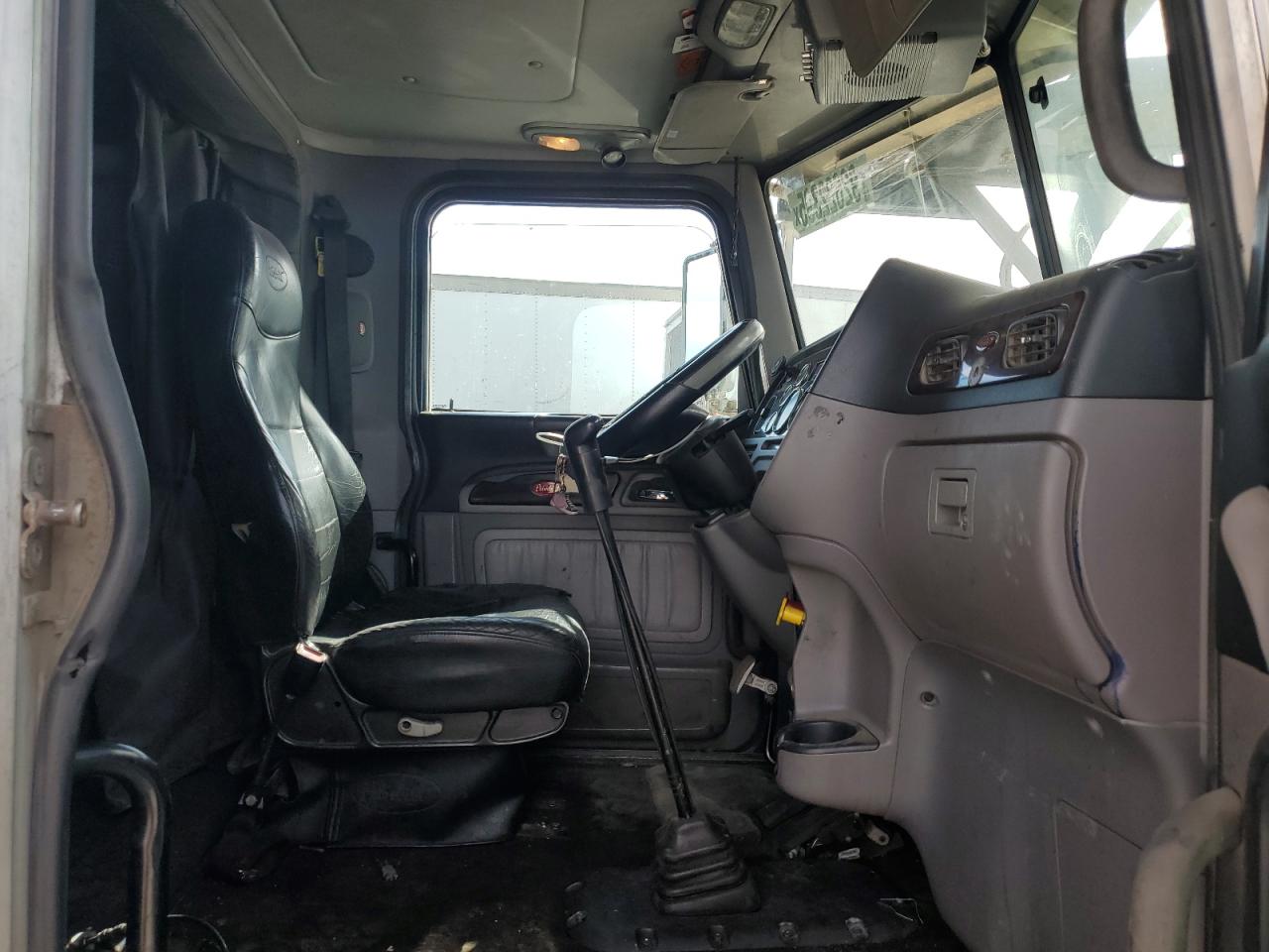 Lot #3285571288 2015 PETERBILT 389