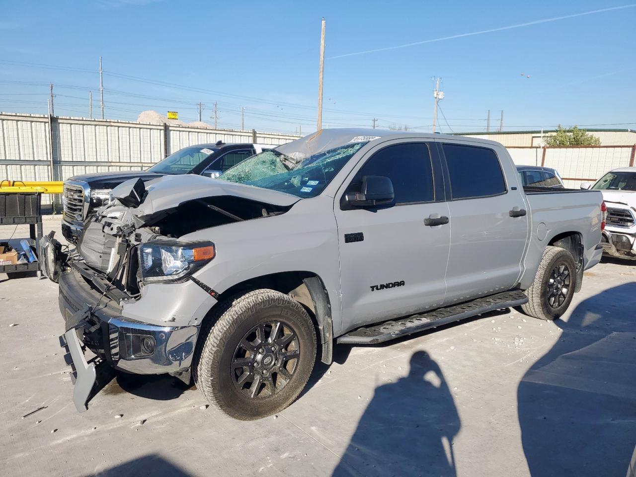 TOYOTA TUNDRA CREWMAX SR5