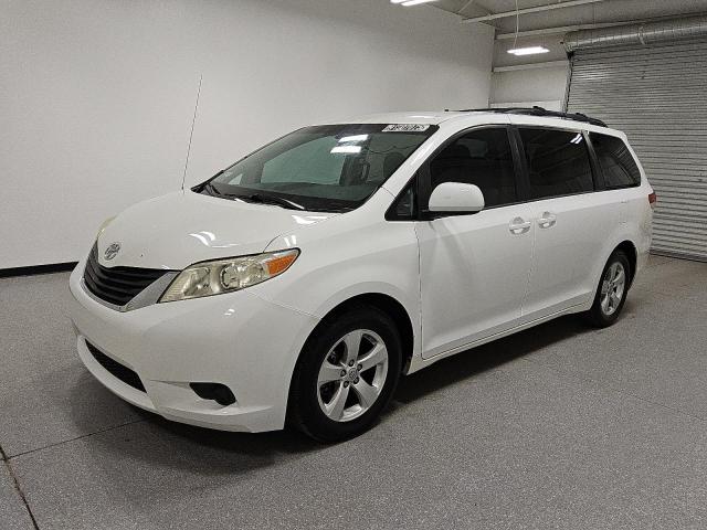 TOYOTA SIENNA LE