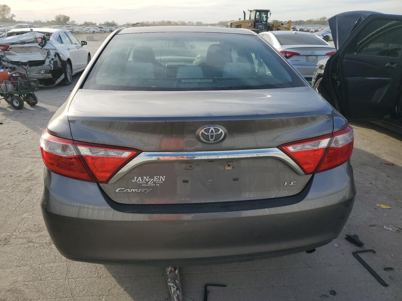 TOYOTA CAMRY LE