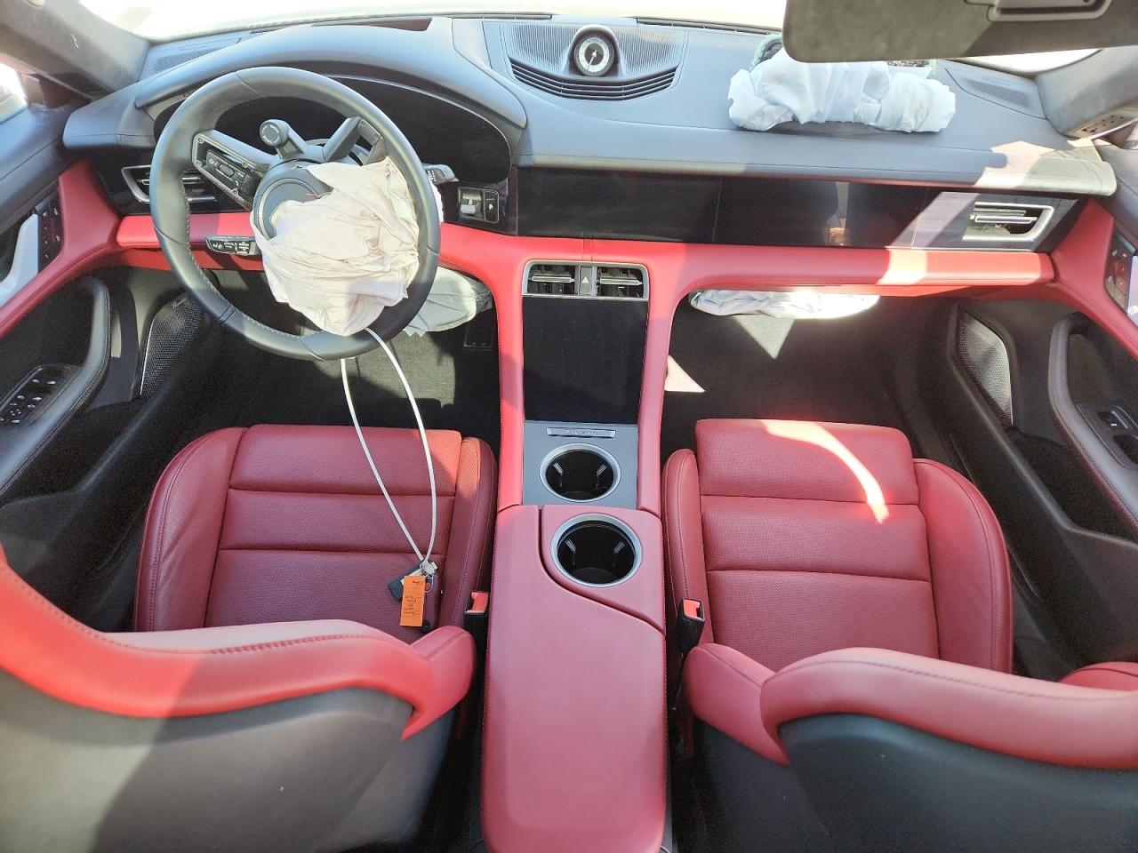 PORSCHE TAYCAN TURBO