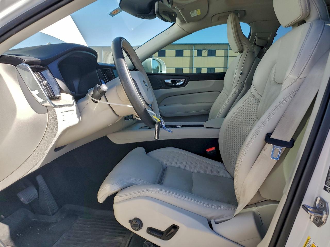 VOLVO XC60 T5 INSCRIPTION