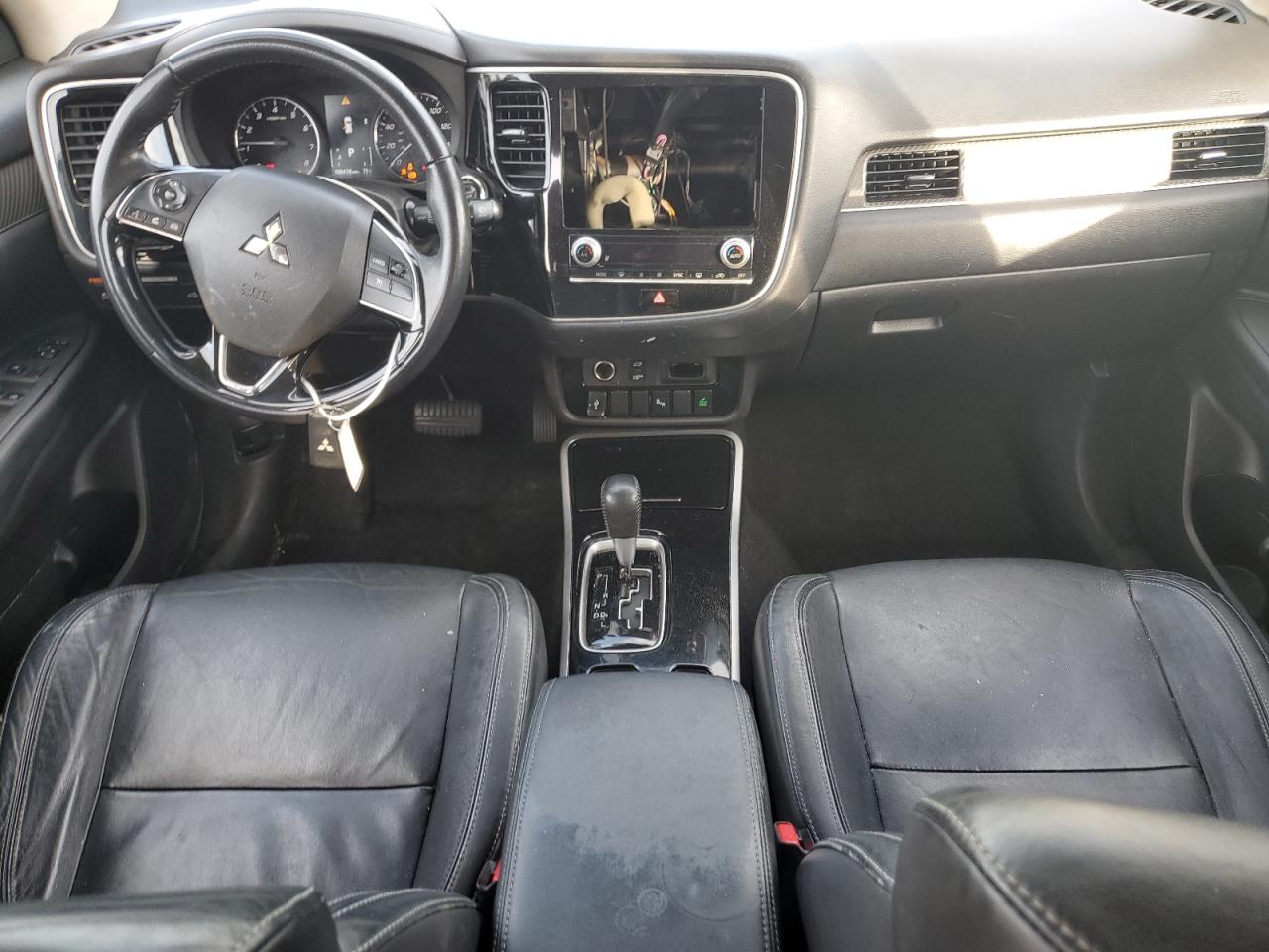 MITSUBISHI OUTLANDER SE