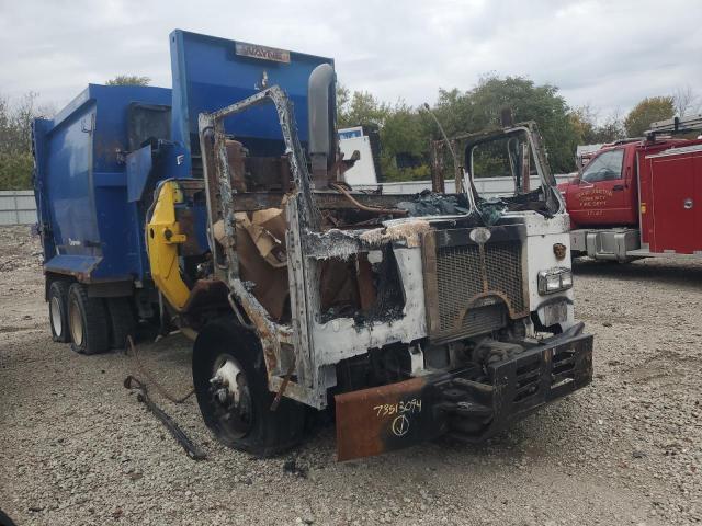 Global Auto Auctions: 2011 PETERBILT 320