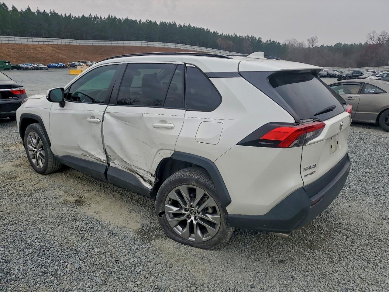 TOYOTA RAV4 XLE PREMIUM