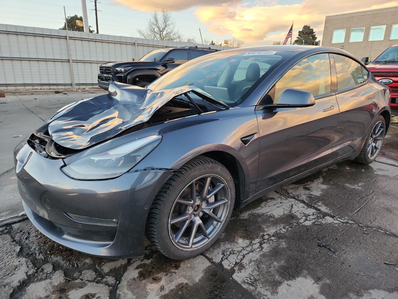 TESLA MODEL 3