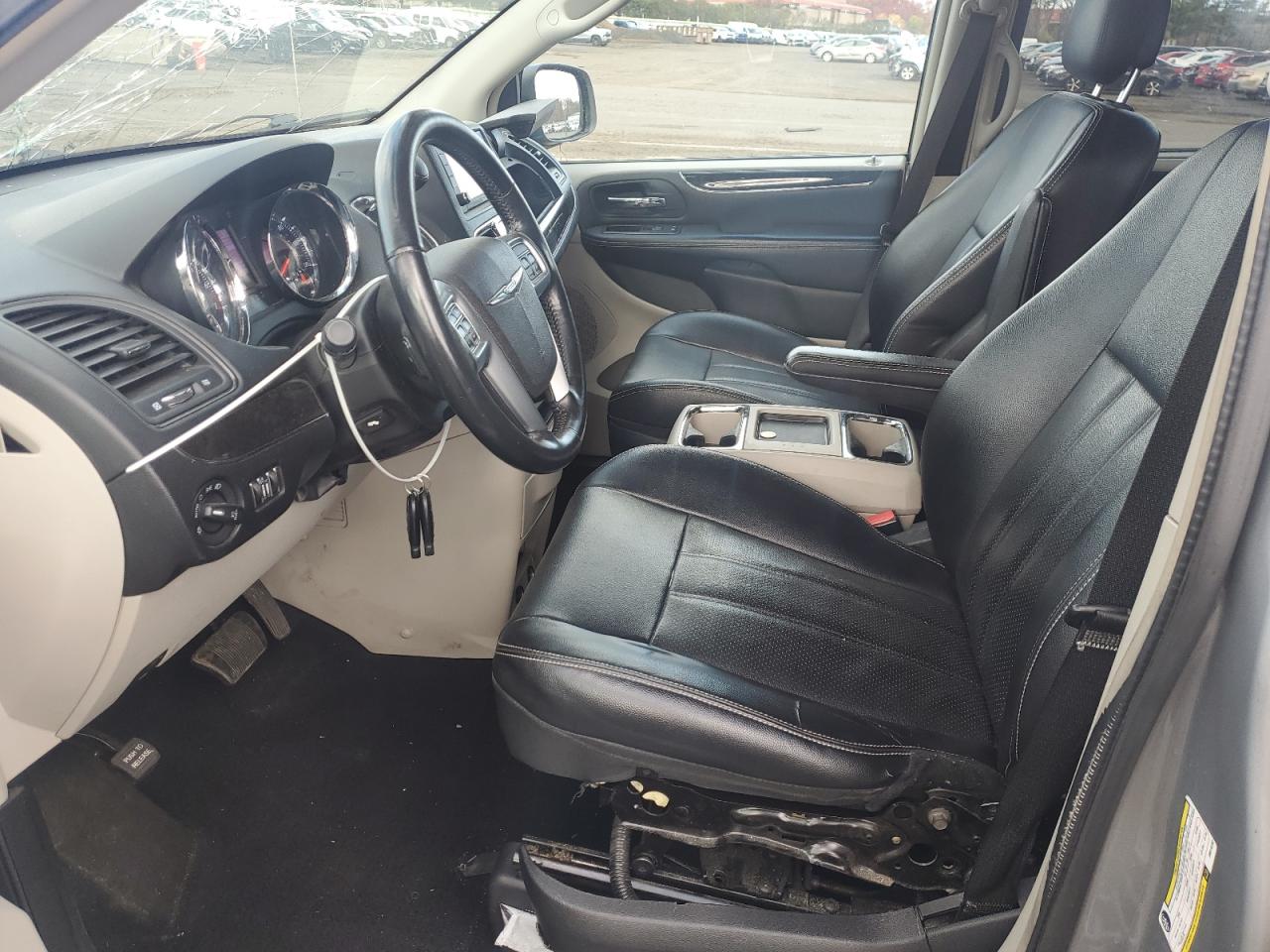 CHRYSLER TOWN & COUNTRY TOURING L