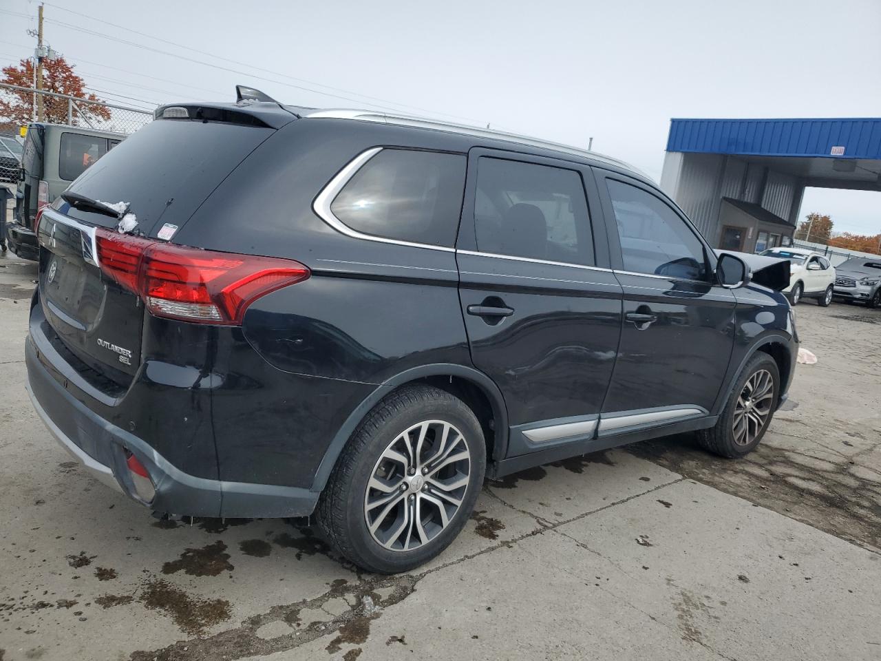 MITSUBISHI OUTLANDER SE