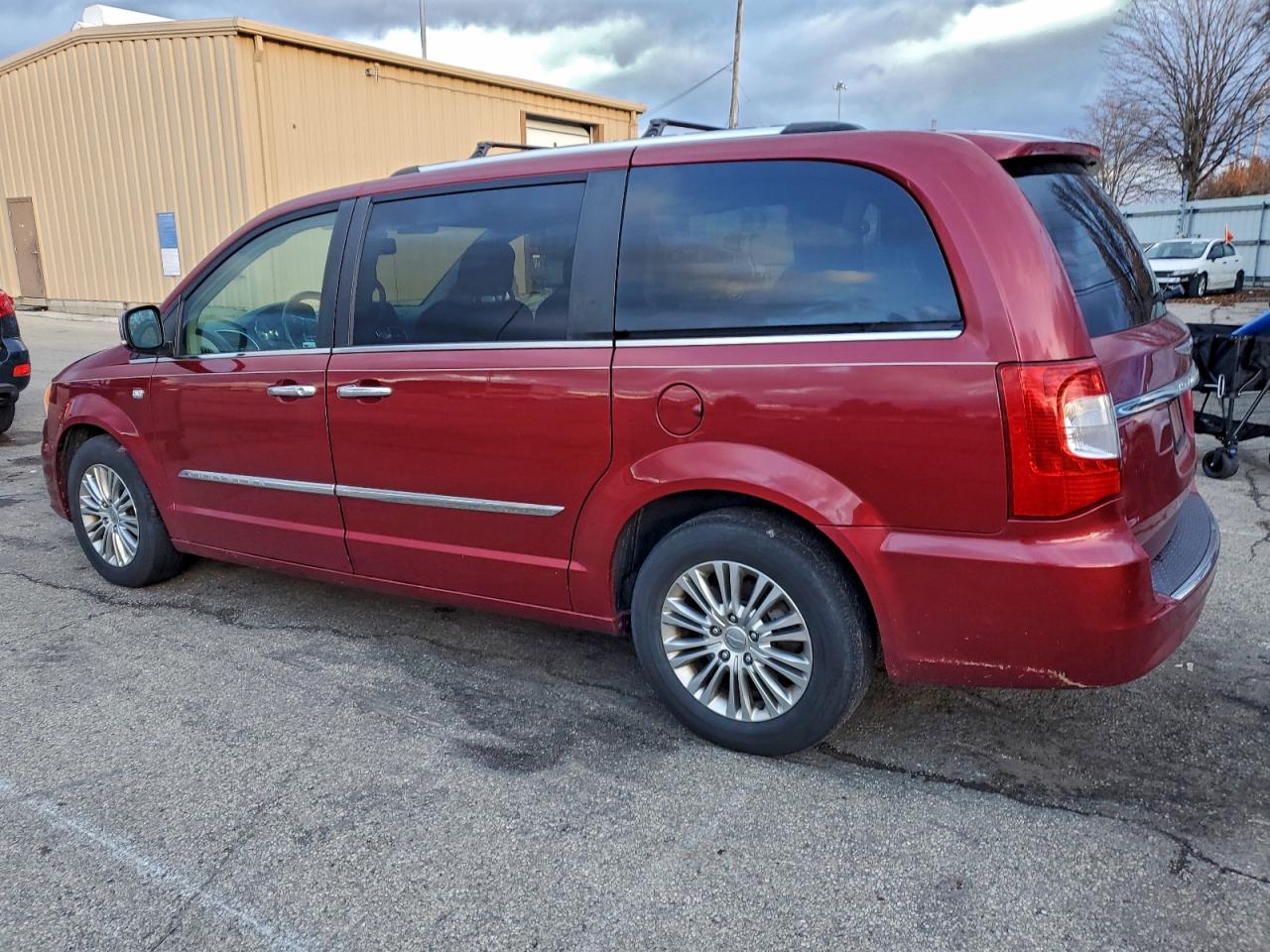 CHRYSLER TOWN & COUNTRY TOURING L