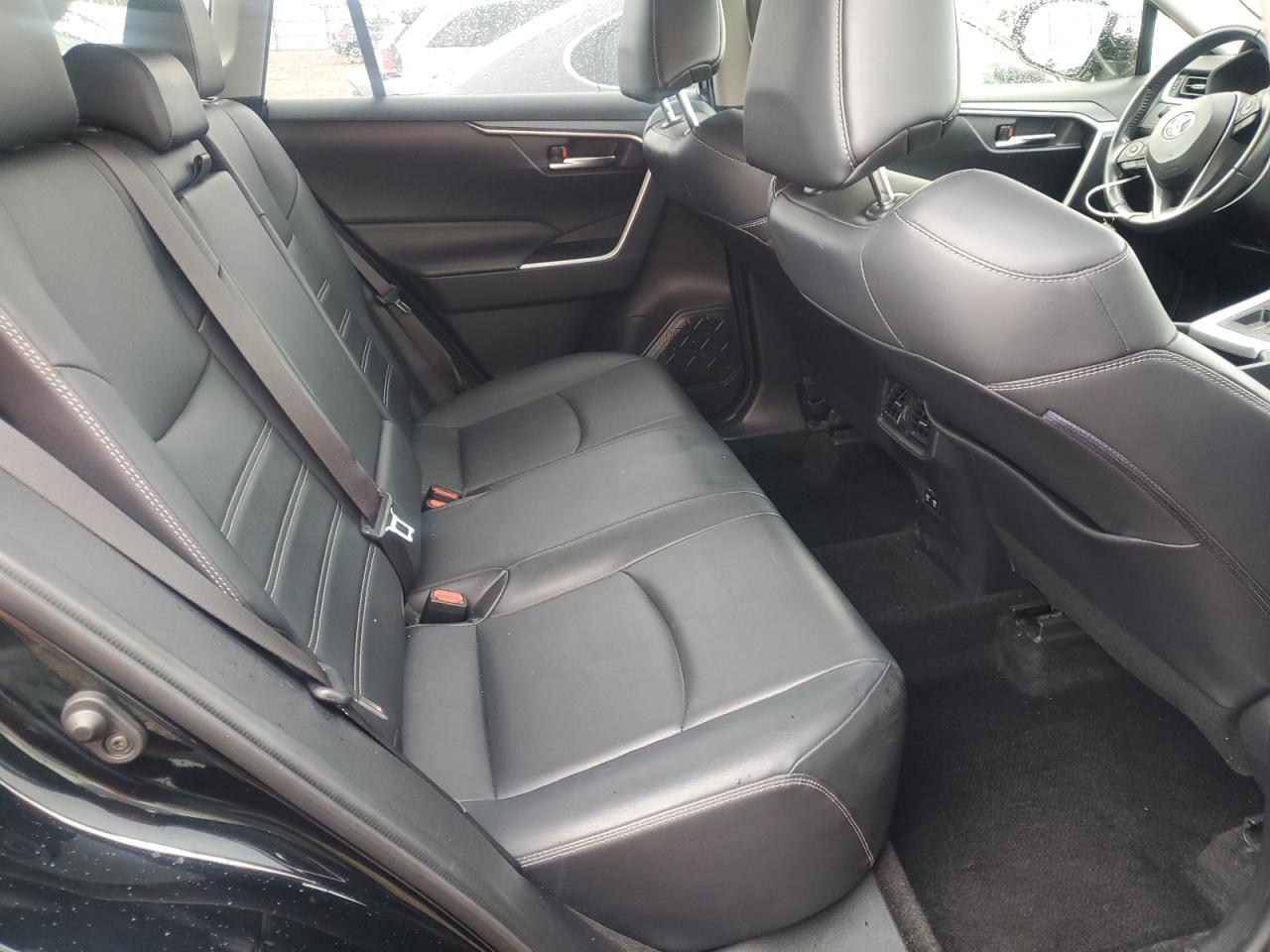 TOYOTA RAV4 XLE PREMIUM