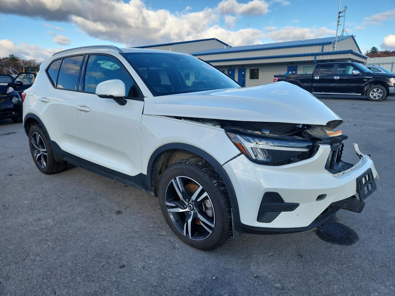 VOLVO XC40 CORE