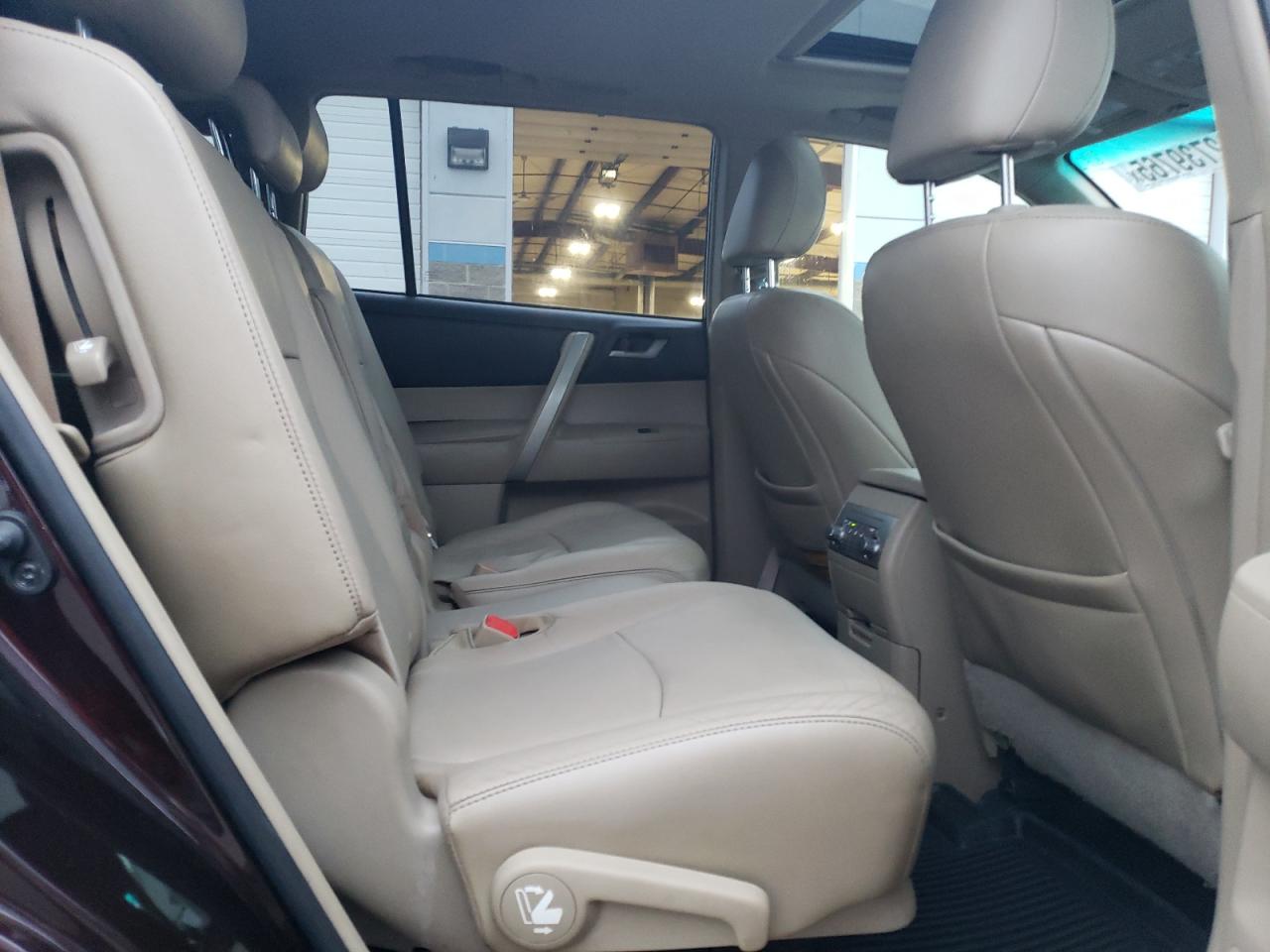 TOYOTA HIGHLANDER BASE