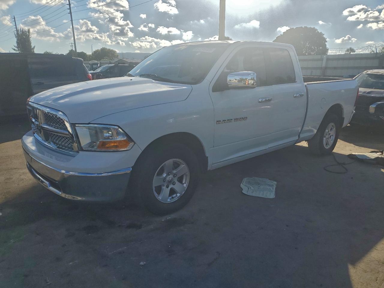DODGE RAM 1500 SLT