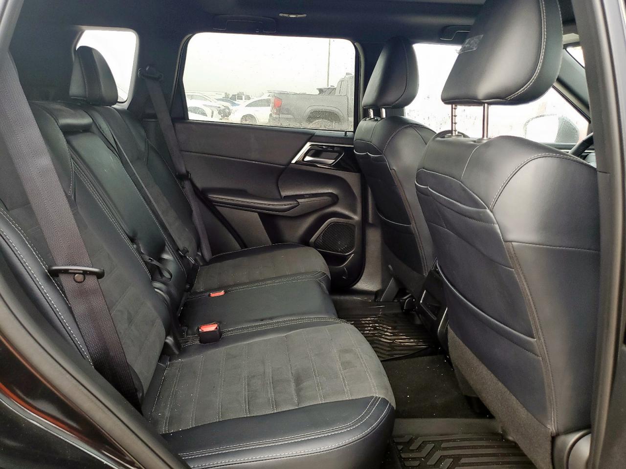 MITSUBISHI OUTLANDER SE