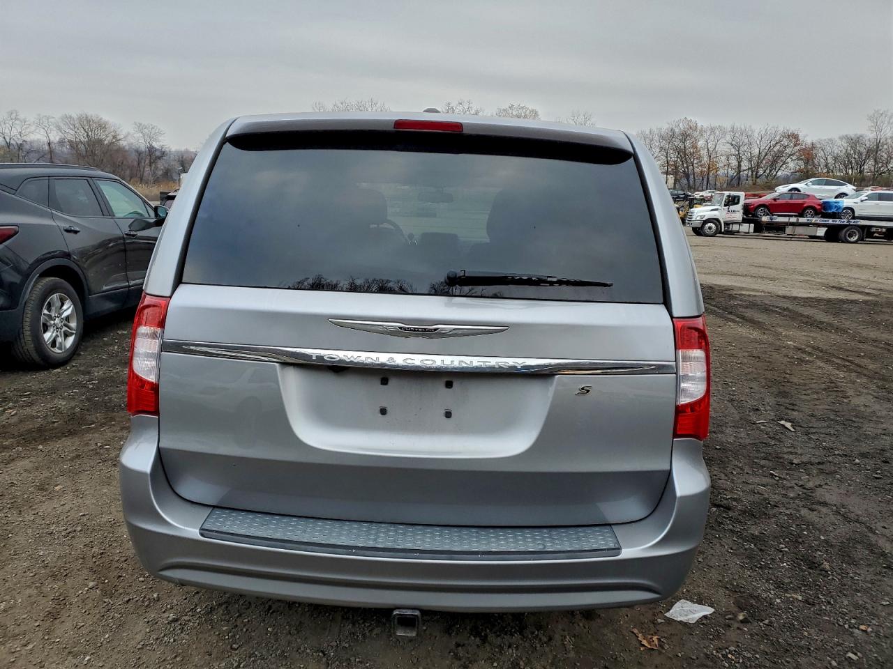 CHRYSLER TOWN & COUNTRY S